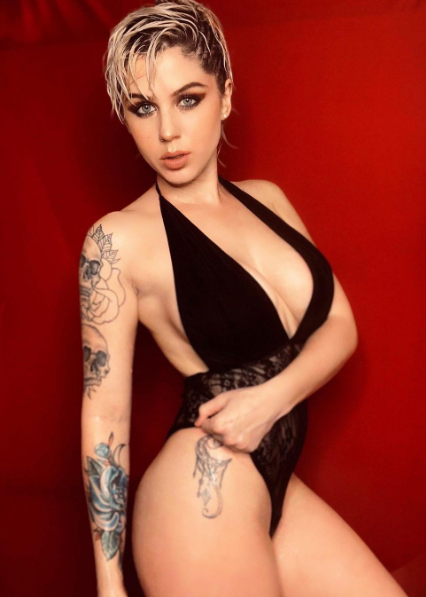 Get to know the biography and intriguing details about PunkQueenXoXo.